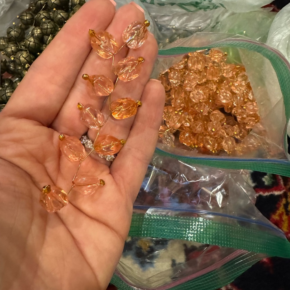 Bulk of handmade beaded blooms - Picture 6 of 10